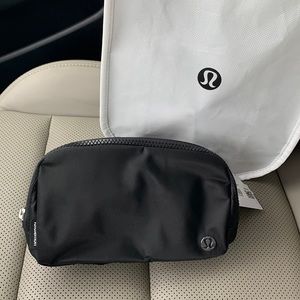 Lululemon Everywhere Belt Bag Black NWT